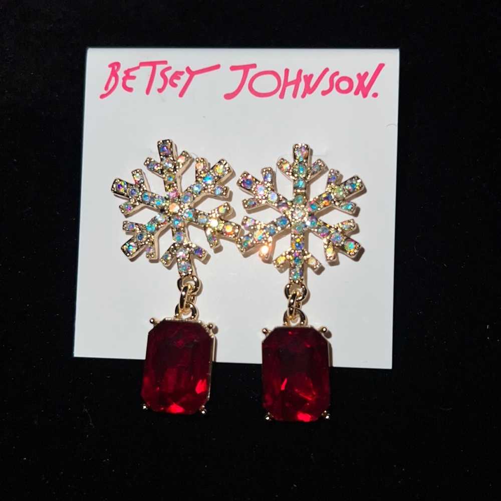 NWT Betsey Johnson Snowflake ❄️ Gold Earrings with Emerald Cut Ruby Stone